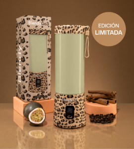 Batidora portátil BlendyGo 3 con estampado de leopardo.